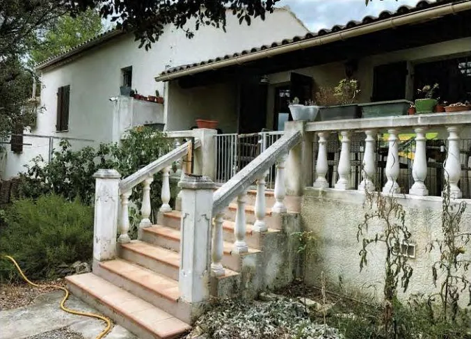 Maison T6 avec jardin et piscine à vendre à Uchaud - Vente aux enchères 