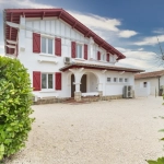 Maison de village rénovée de 168 m² avec jardin à Meauzac, proche commodités