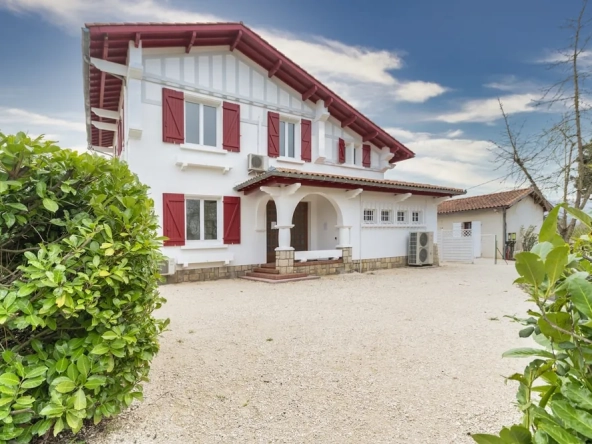 Maison de village rénovée de 168 m² avec jardin à Meauzac, proche commodités
