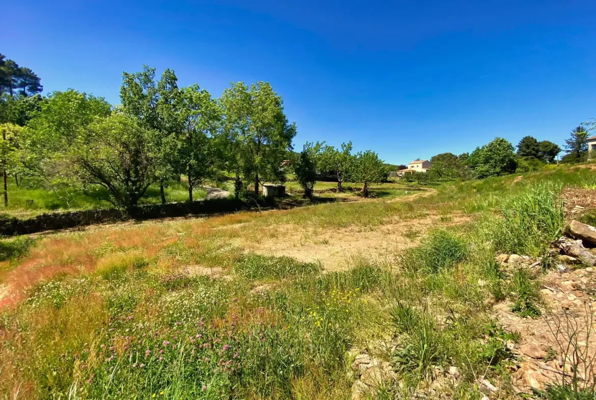 Terrain constructible de 1032 m² à Mercuer, proche Aubenas, viabilisé, calme 