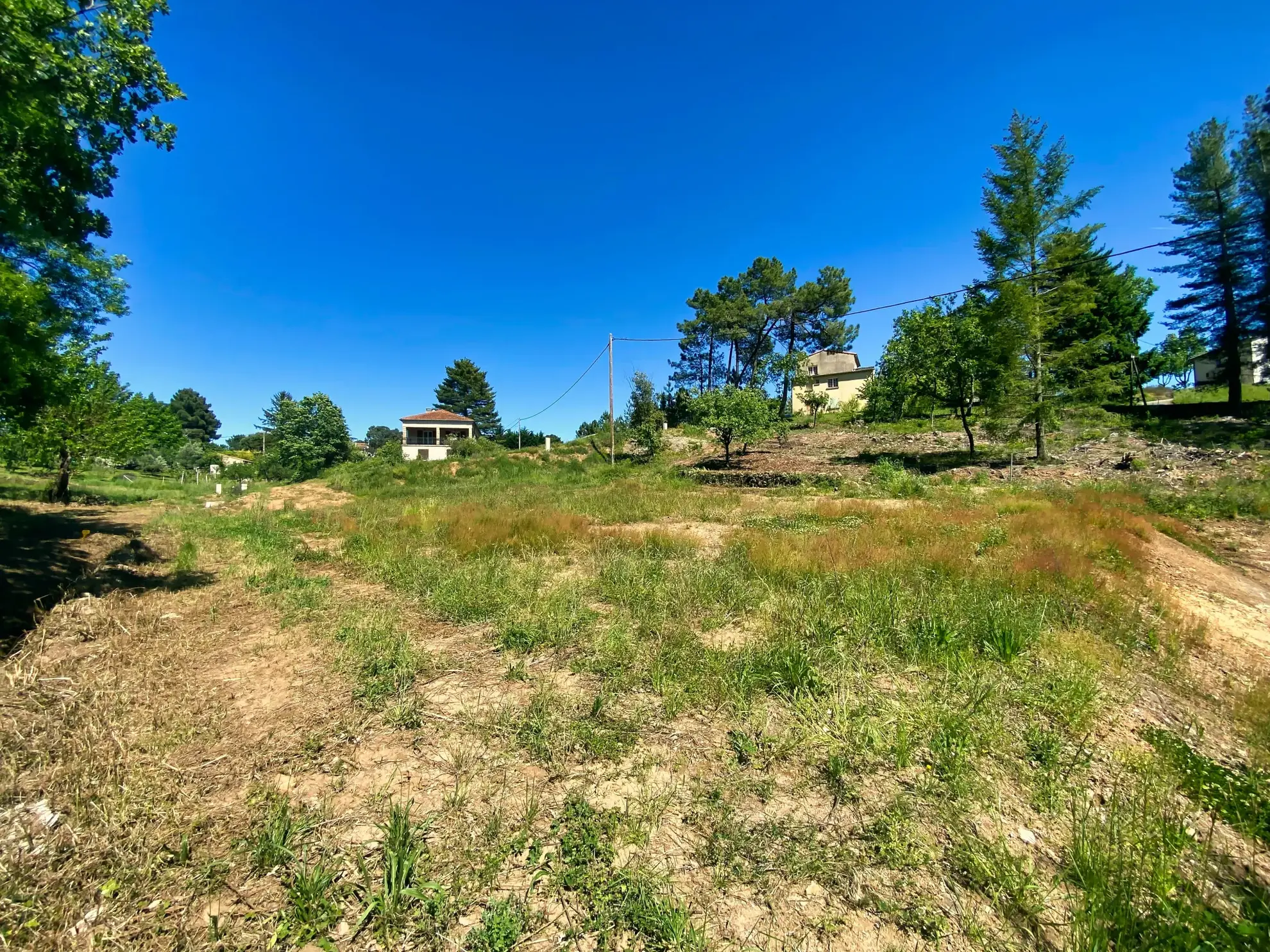 Terrain constructible de 1032 m² à Mercuer, proche Aubenas, viabilisé, calme 