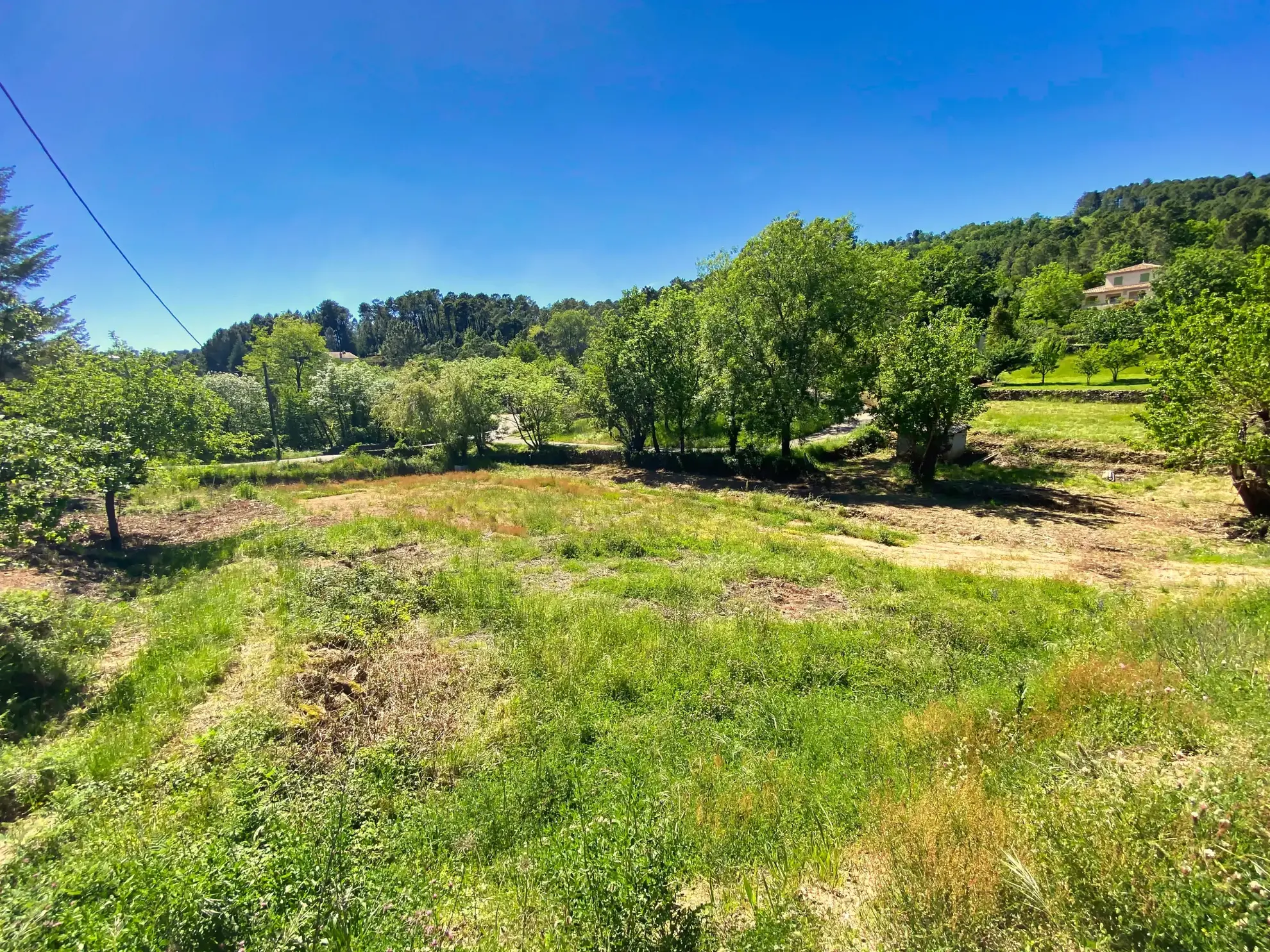 Terrain constructible de 1032 m² à Mercuer, proche Aubenas, viabilisé, calme 