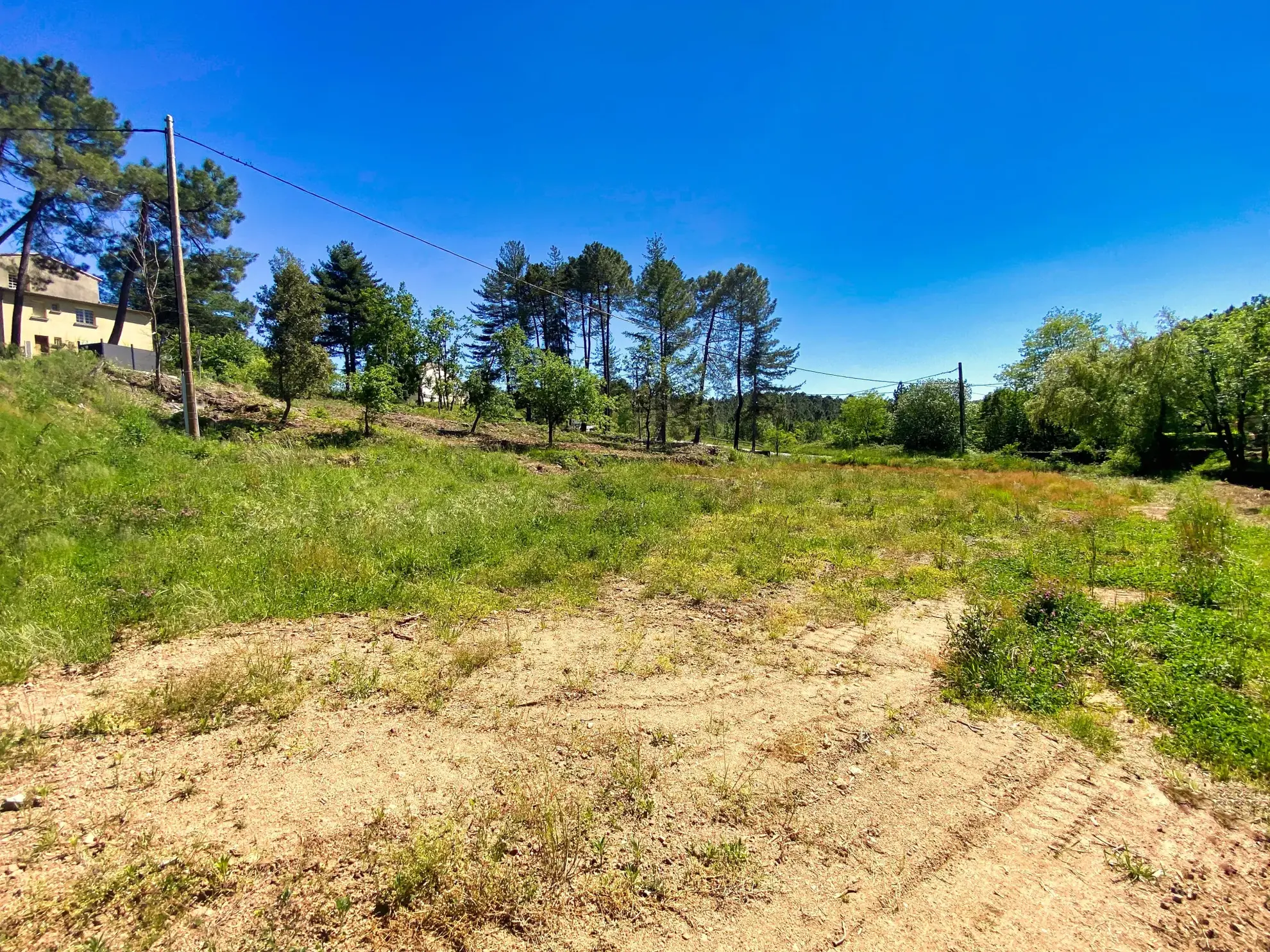 Terrain constructible de 1032 m² à Mercuer, proche Aubenas, viabilisé, calme 