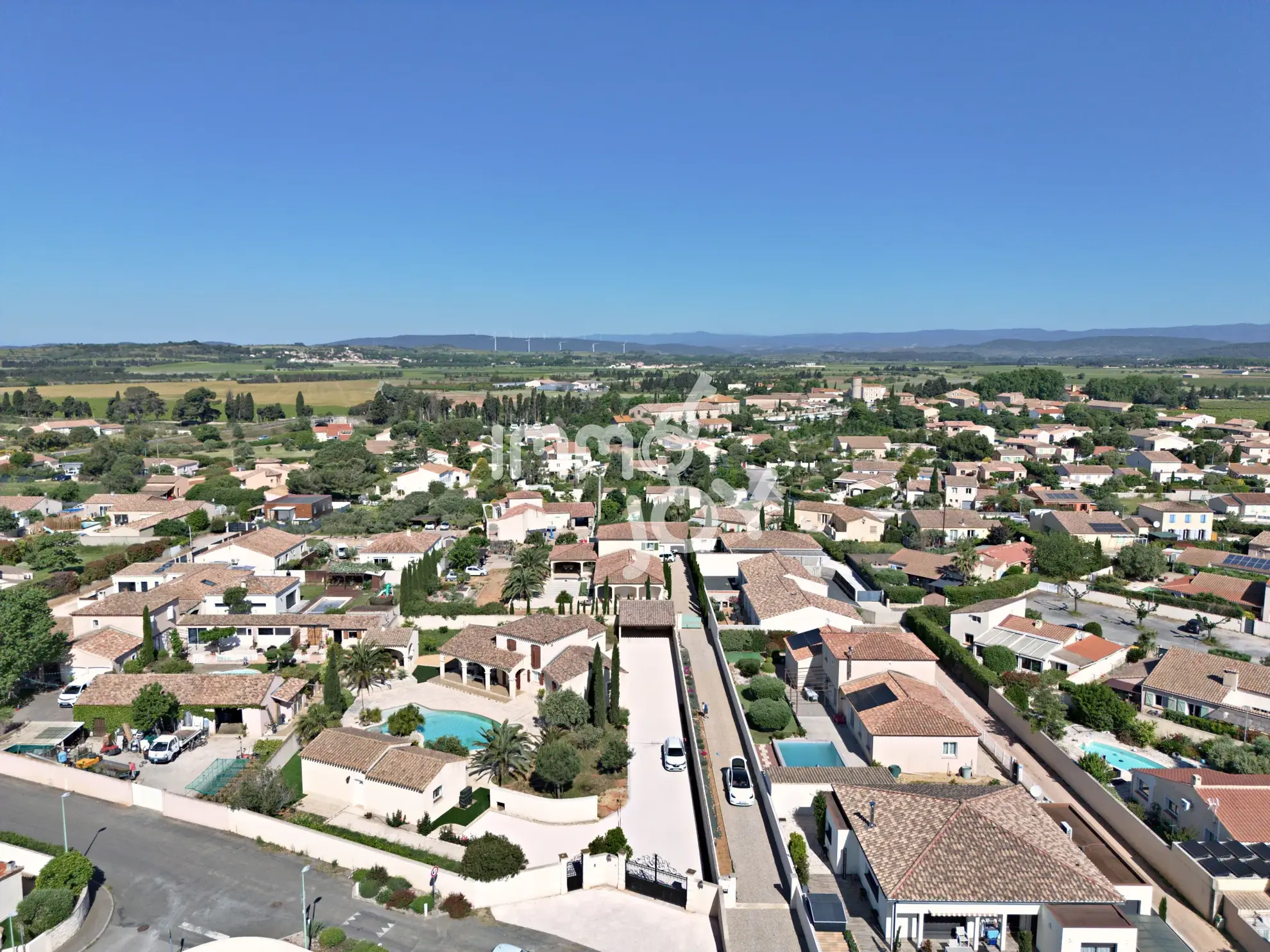Villa T4 avec garage, jardin privé et équipements modernes à Saint-Nazaire-d'Aude 