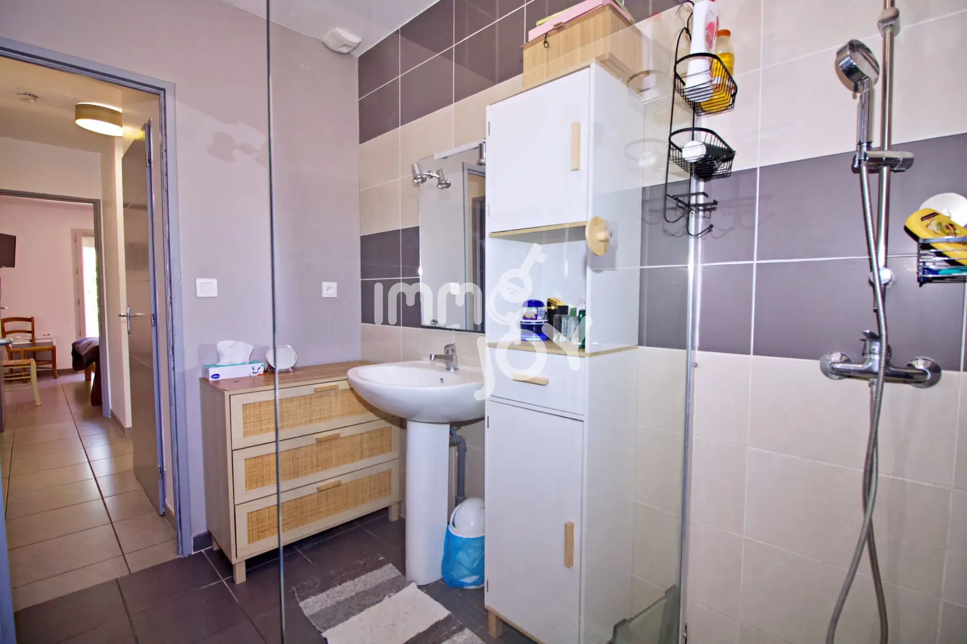 Villa T4 avec garage, jardin privé et équipements modernes à Saint-Nazaire-d'Aude 
