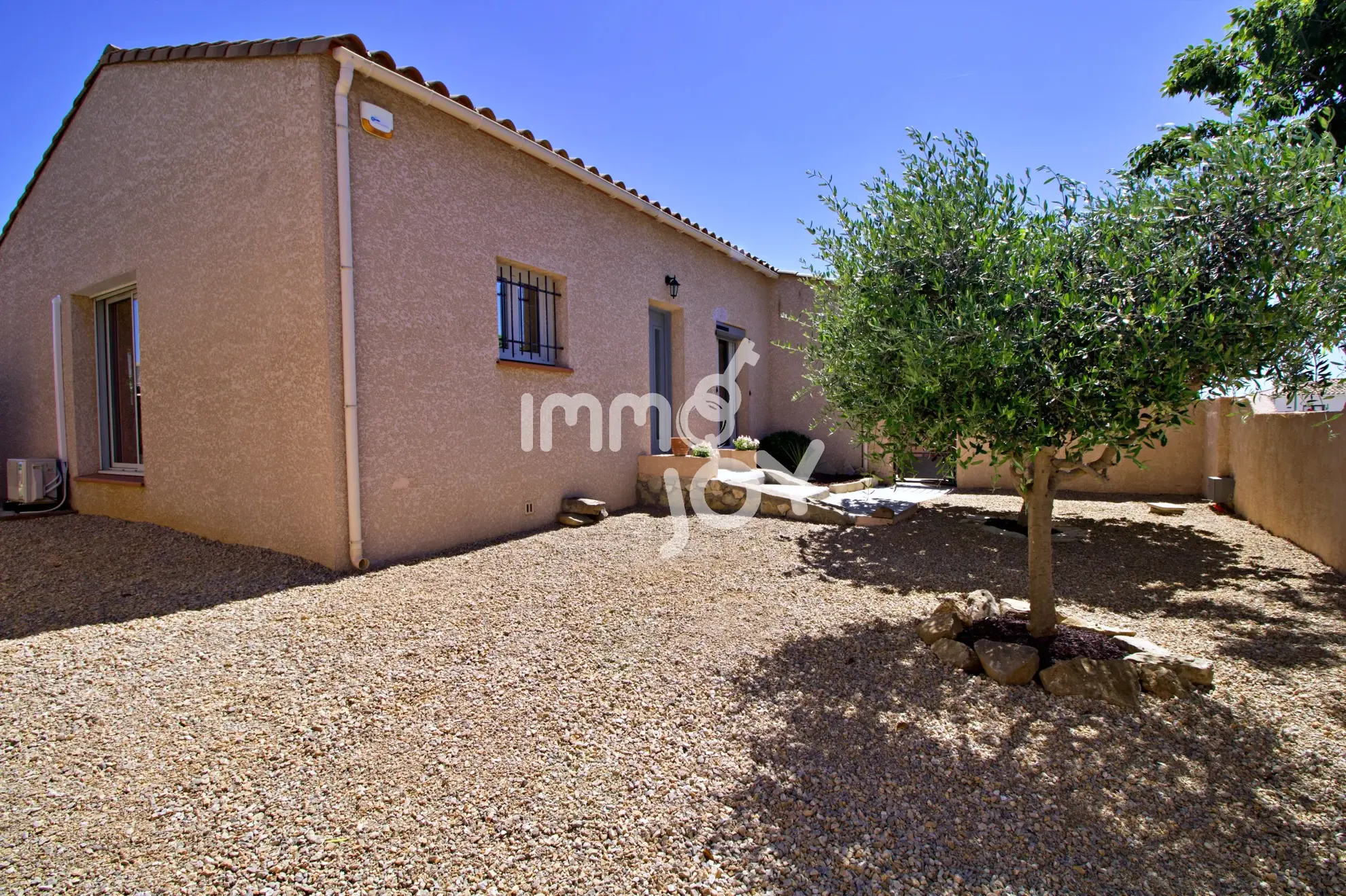 Villa T4 avec garage, jardin privé et équipements modernes à Saint-Nazaire-d'Aude 