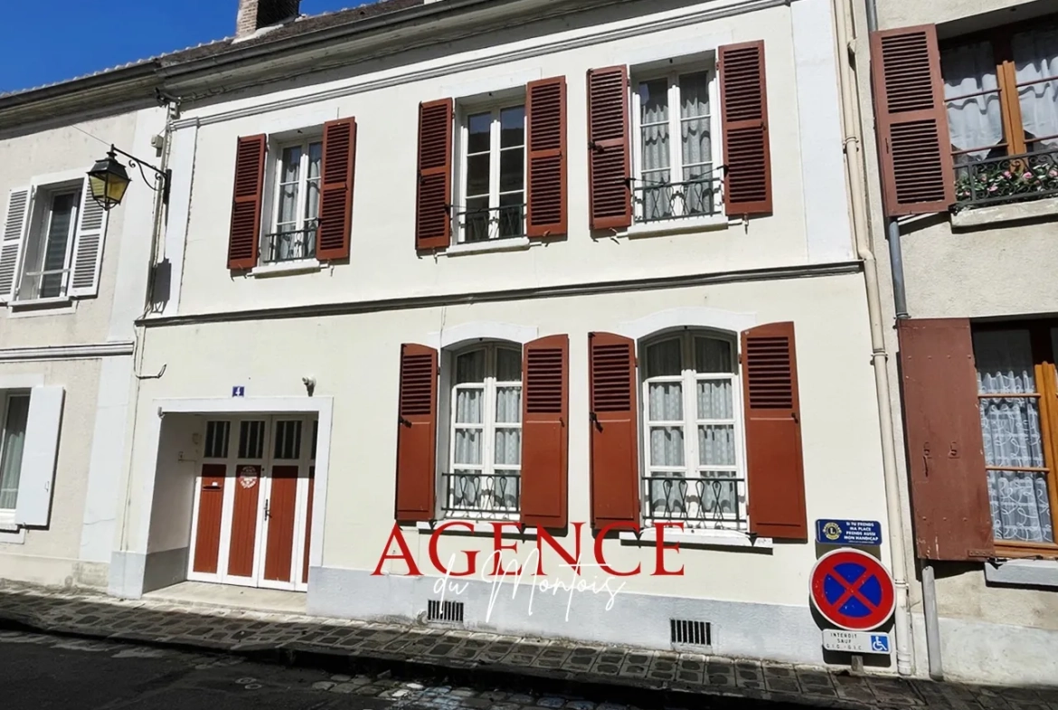 Maison de ville à Bray-sur-Seine avec 4 chambres, garage et cour intérieure 