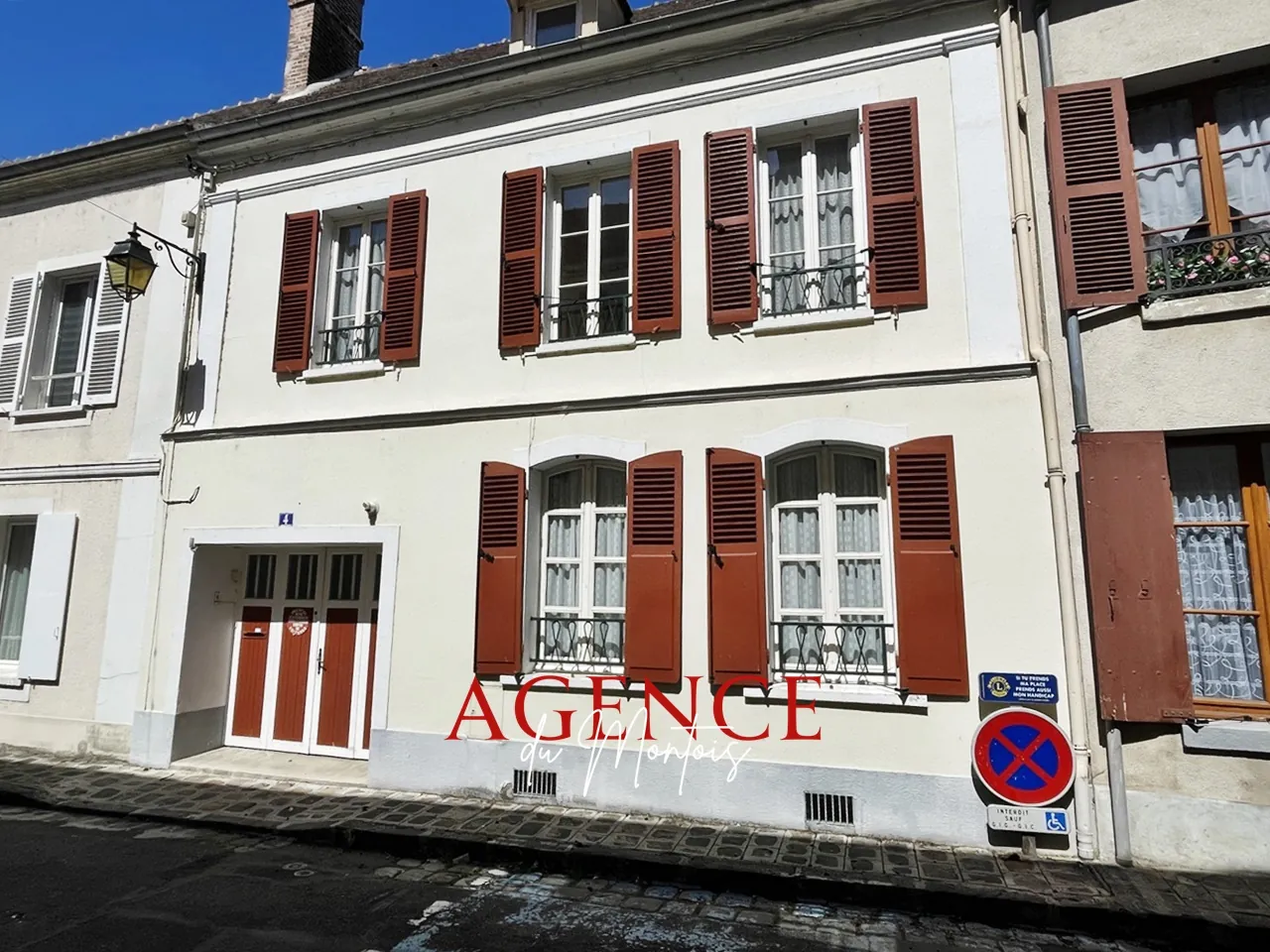 Maison de ville à Bray-sur-Seine avec 4 chambres, garage et cour intérieure 