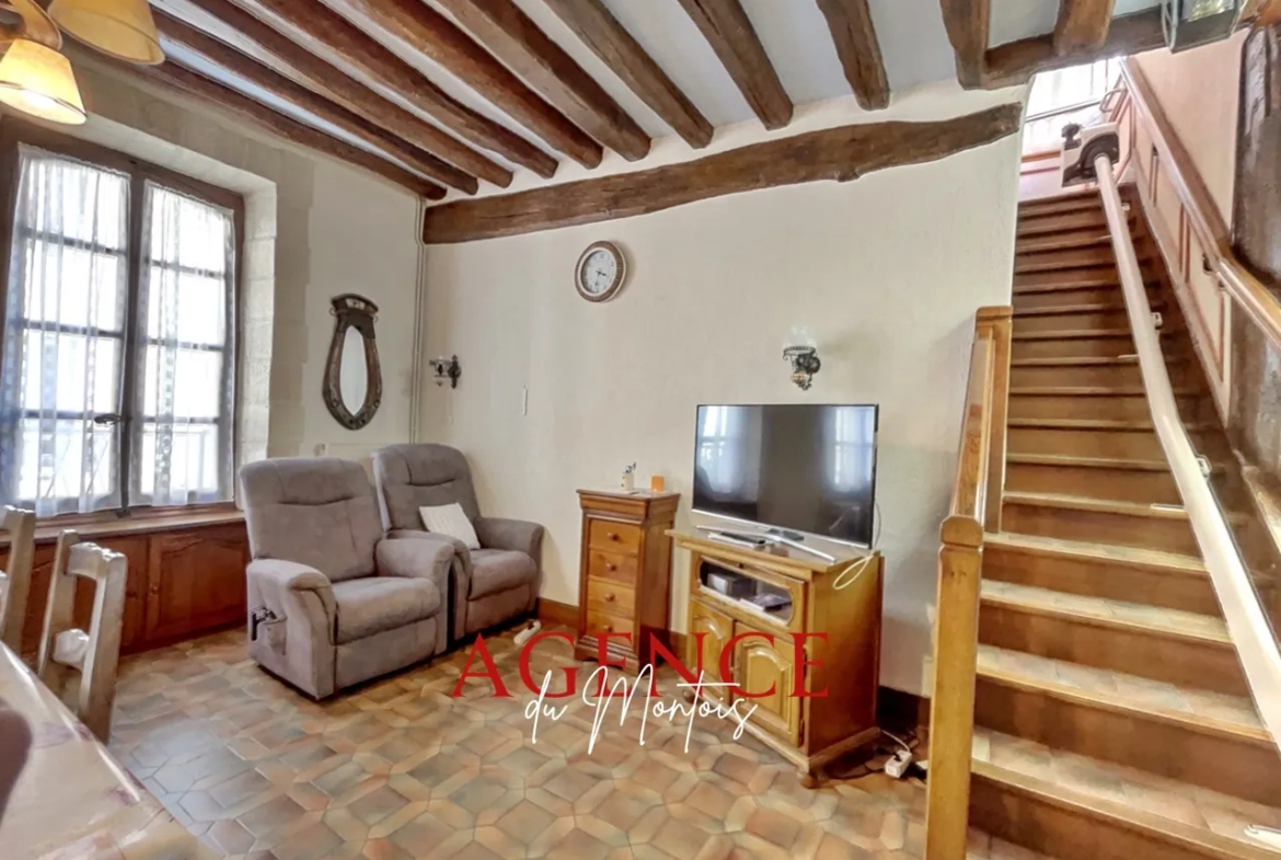Maison de ville à Bray-sur-Seine avec 4 chambres, garage et cour intérieure 