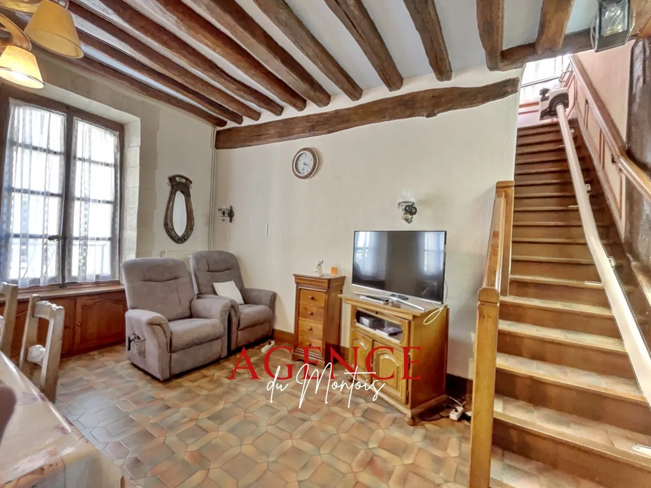 Maison de ville à Bray-sur-Seine avec 4 chambres, garage et cour intérieure 
