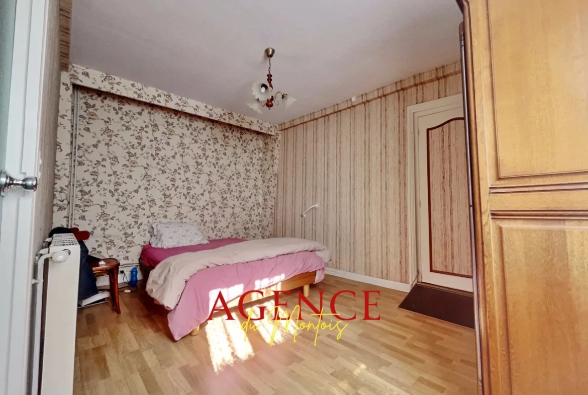 Maison de ville à Bray-sur-Seine avec 4 chambres, garage et cour intérieure 