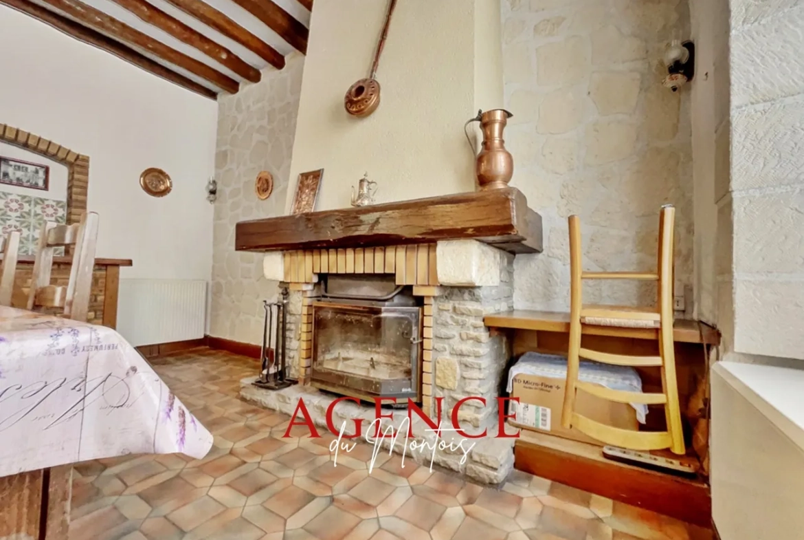 Maison de ville à Bray-sur-Seine avec 4 chambres, garage et cour intérieure 
