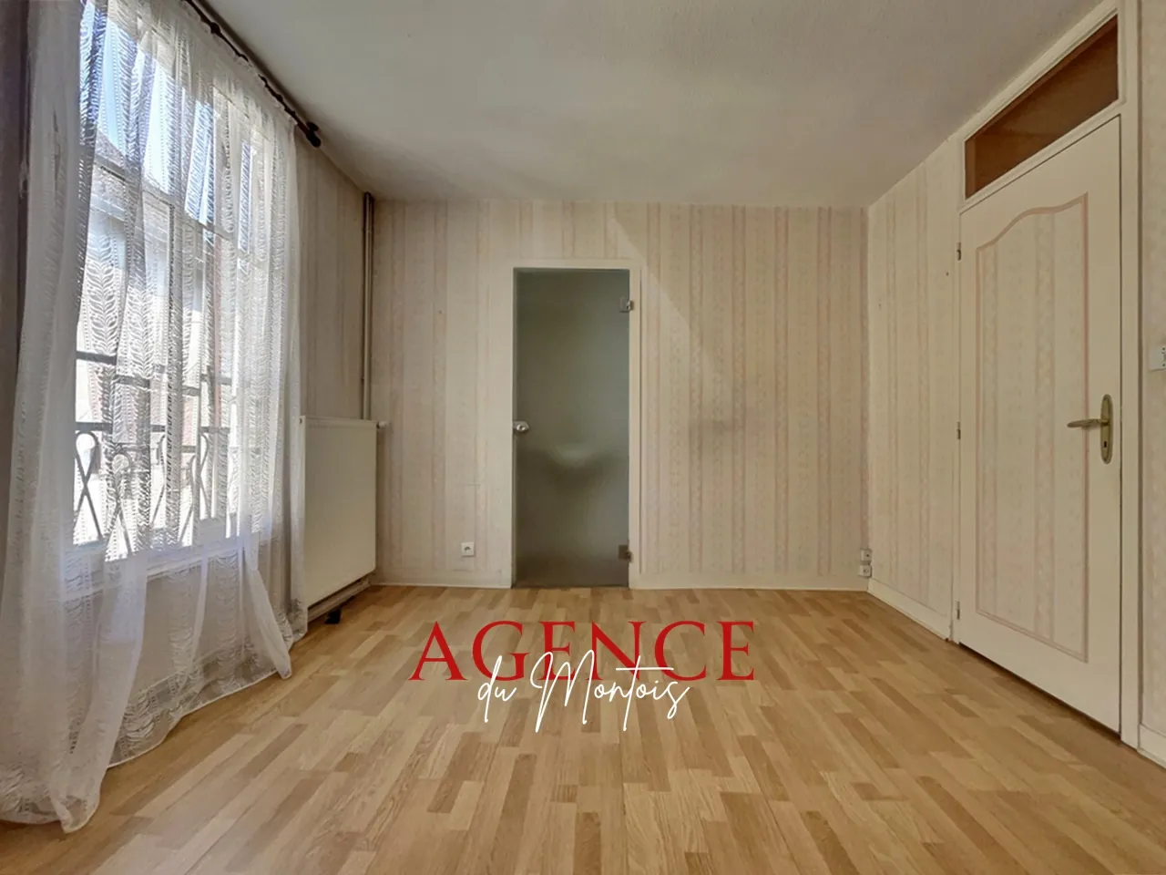 Maison de ville à Bray-sur-Seine avec 4 chambres, garage et cour intérieure 