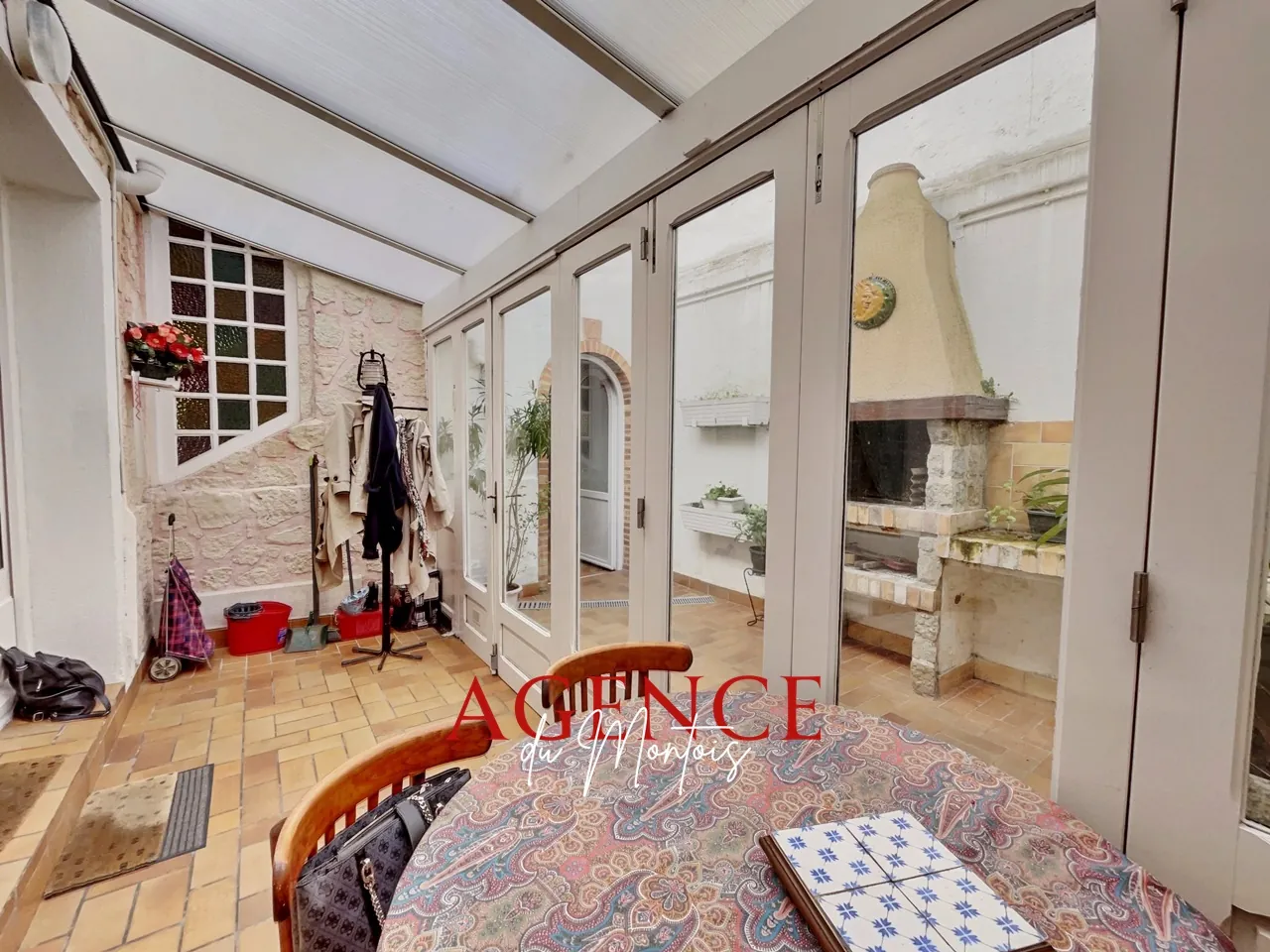 Maison de ville à Bray-sur-Seine avec 4 chambres, garage et cour intérieure 