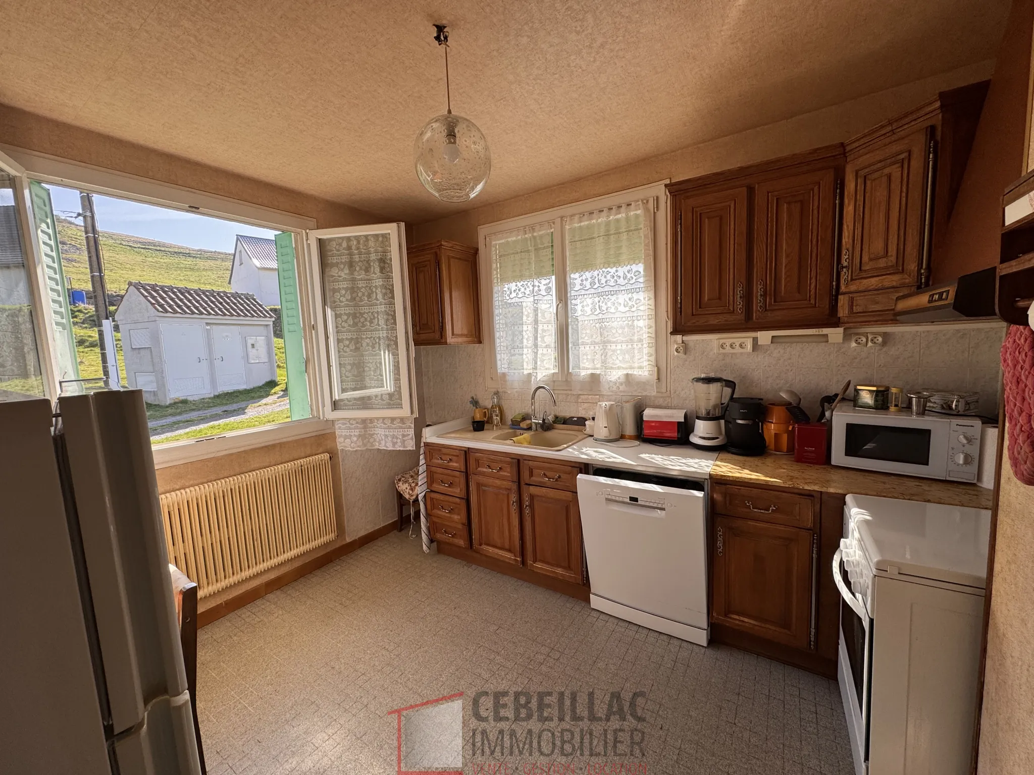 Maison à vendre sur les hauteurs d'Allanche avec terrain et garage 