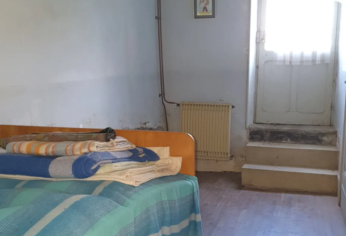 Corps de ferme avec dépendances à Cellefrouin, proche Chasseneuil 