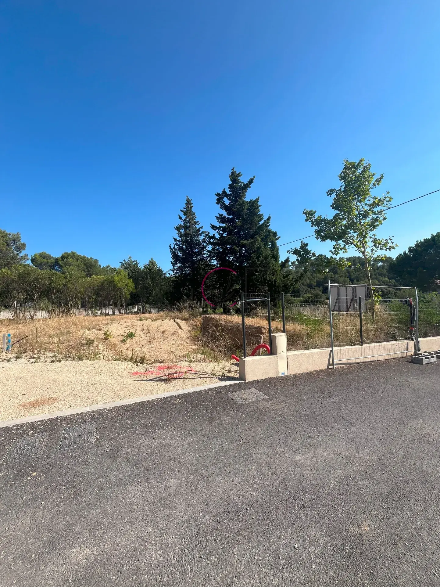 Terrain à bâtir de 345 m² à Lambesc en lotissement verdoyant, exposé sud 