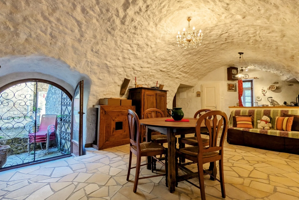 Superbe maison de village en pierre avec deux logements à Boussagues 