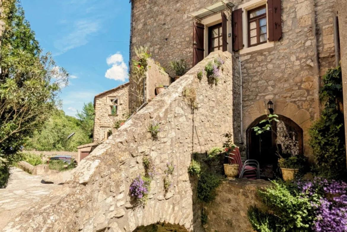 Superbe maison de village en pierre avec deux logements à Boussagues 