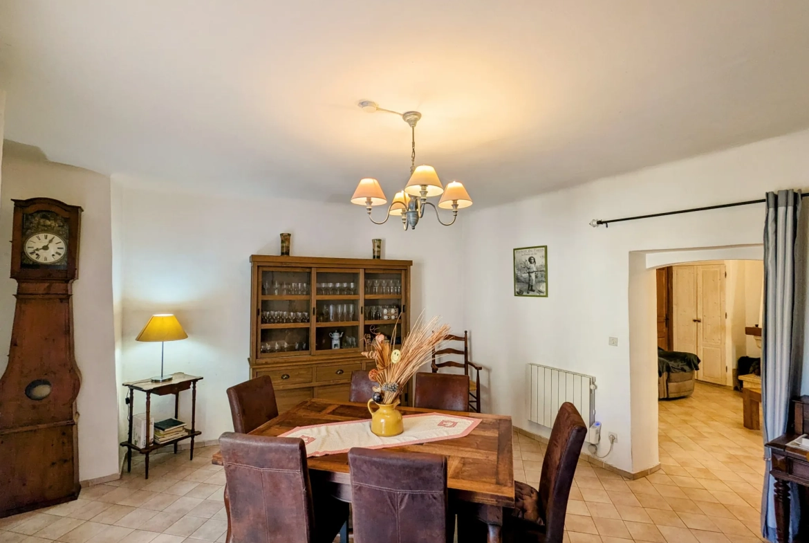Superbe maison de village en pierre avec deux logements à Boussagues 