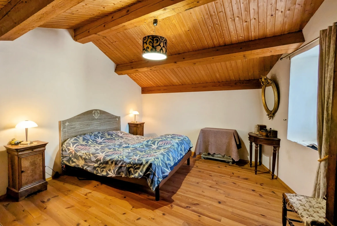 Superbe maison de village en pierre avec deux logements à Boussagues 