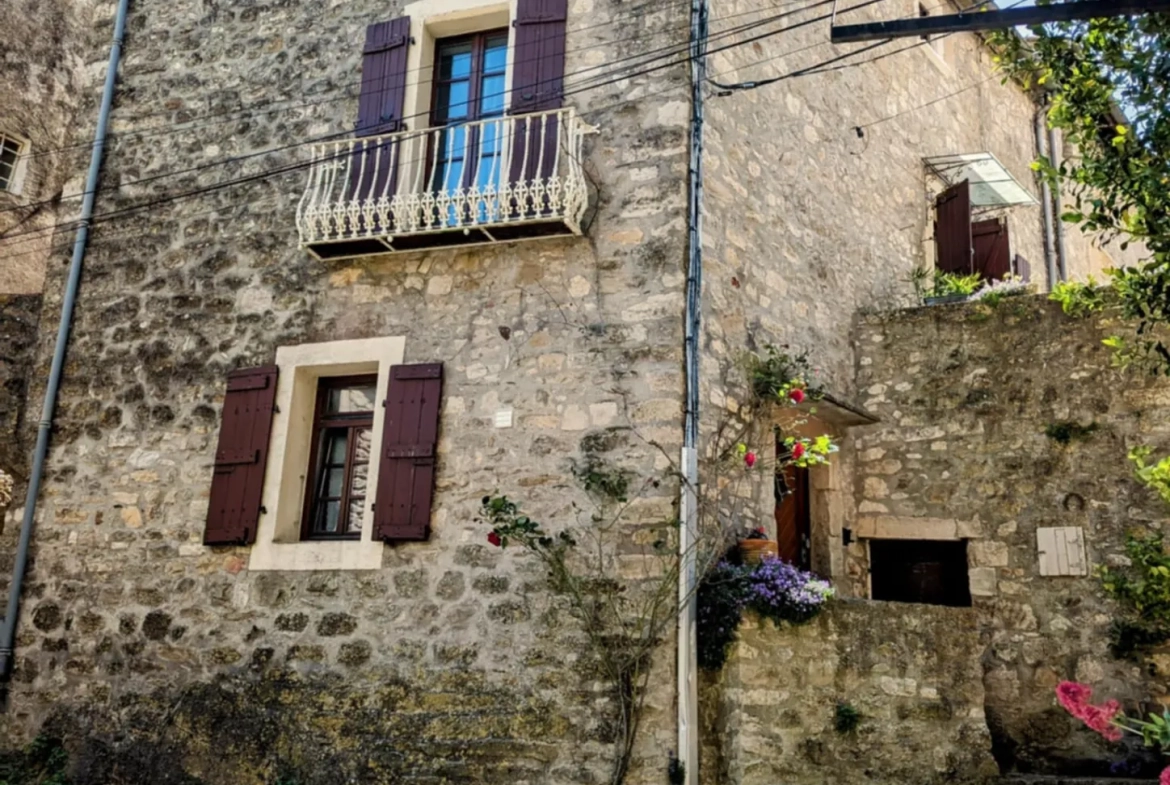 Superbe maison de village en pierre avec deux logements à Boussagues 
