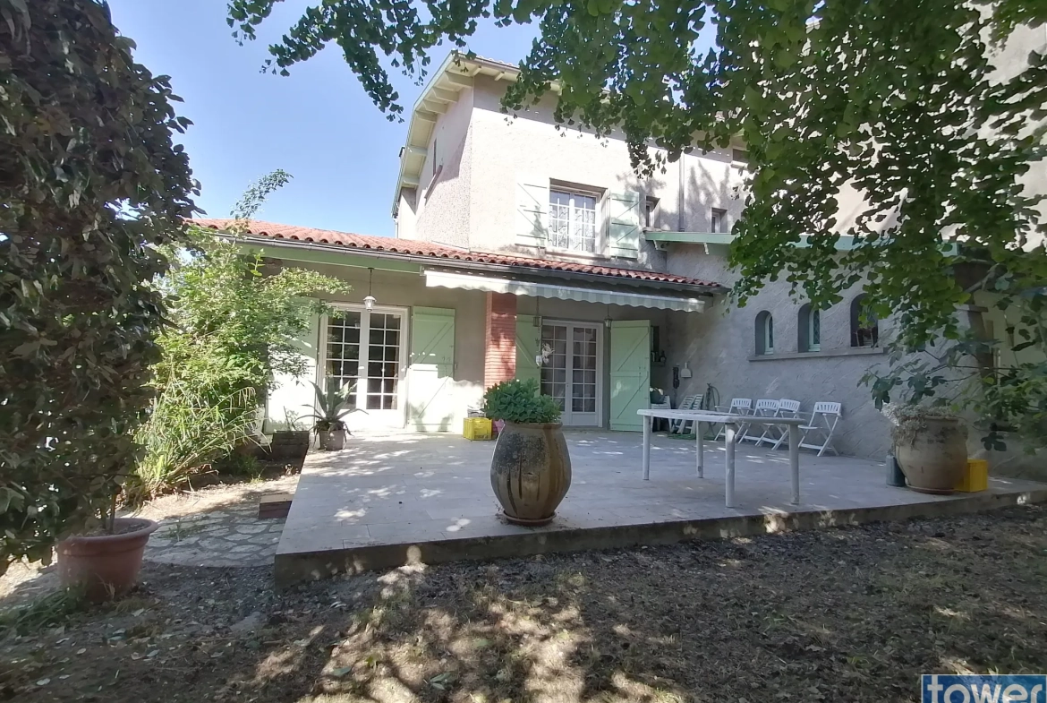 Maison 4 chambres de 150 m² à Montech, jardin privé, double garage, environnement calme et privilégié 