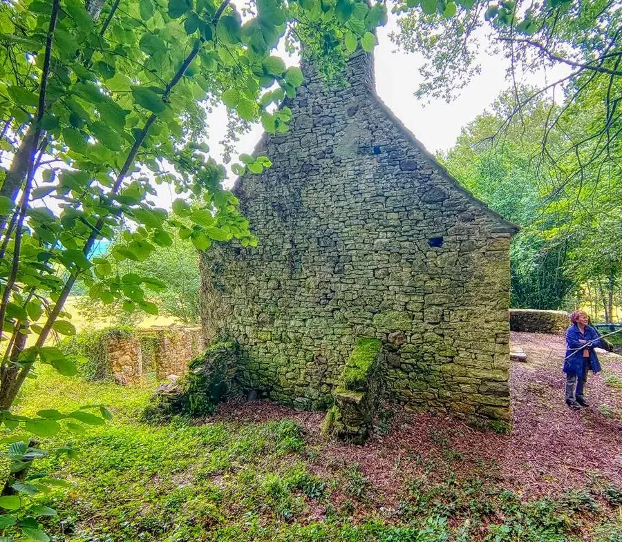 Maison quercynoise en pierre à restaurer à Montclera, calme et authenticity 