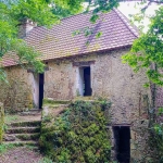 Maison quercynoise en pierre à restaurer à Montclera, calme et authenticity