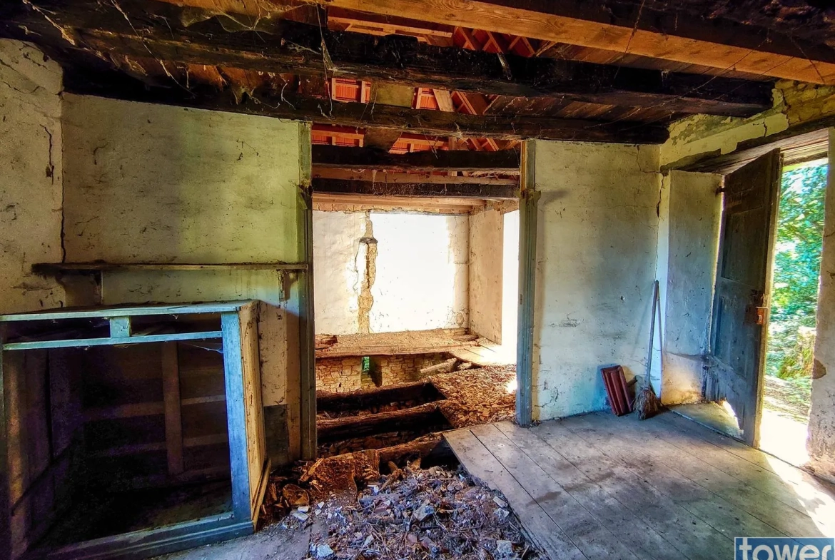 Maison quercynoise en pierre à restaurer à Montclera, calme et authenticity 