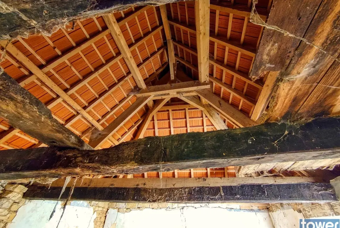 Maison quercynoise en pierre à restaurer à Montclera, calme et authenticity 