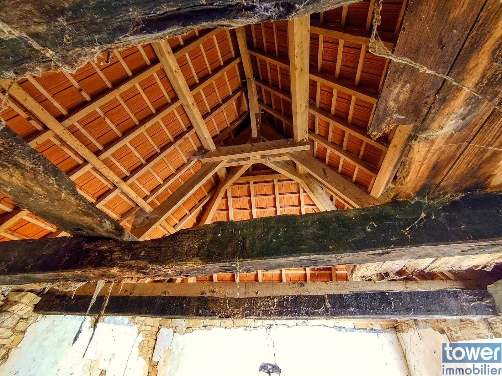 Maison quercynoise en pierre à restaurer à Montclera, calme et authenticity 