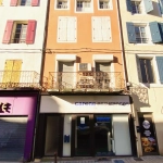 Immeuble mixte à Aubenas en centre-ville avec potentiel d'aménagement