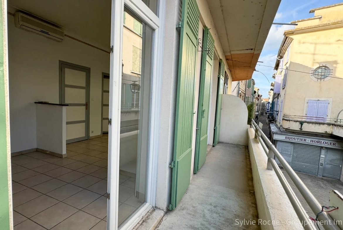Immeuble de rapport à Pont-Saint-Esprit avec appartements et local commercial 