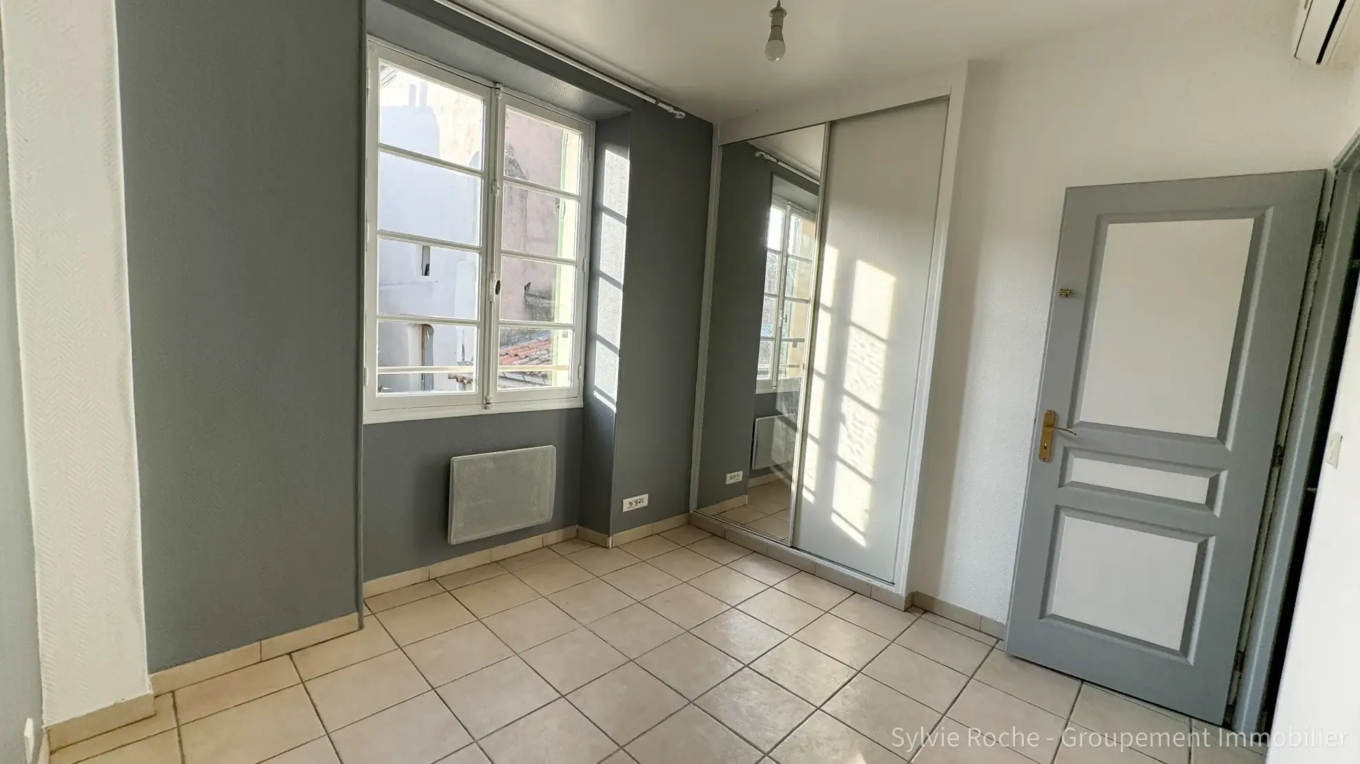 Immeuble de rapport à Pont-Saint-Esprit avec appartements et local commercial 