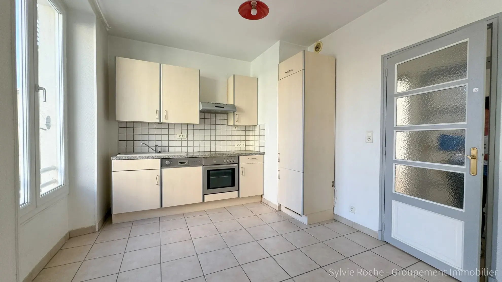 Immeuble de rapport à Pont-Saint-Esprit avec appartements et local commercial 