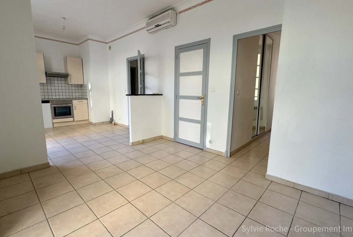 Immeuble de rapport à Pont-Saint-Esprit avec appartements et local commercial 