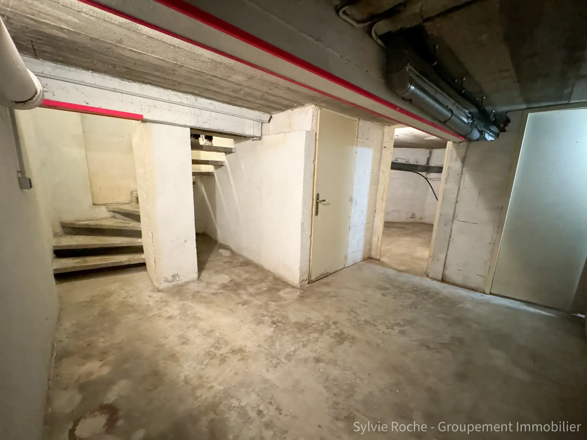 Immeuble de rapport à Pont-Saint-Esprit avec appartements et local commercial 