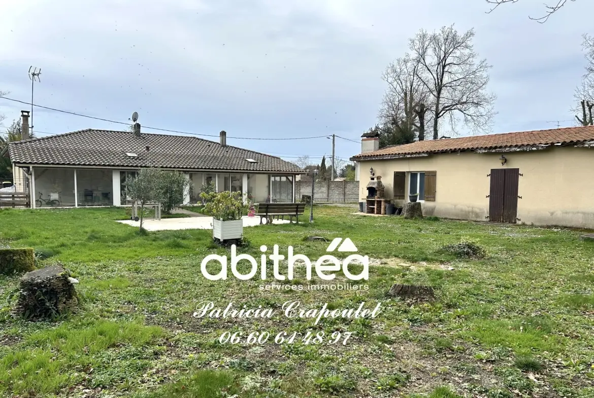 Maison de plain-pied à Puymoyen de 147 m² avec jardin clos et véranda 