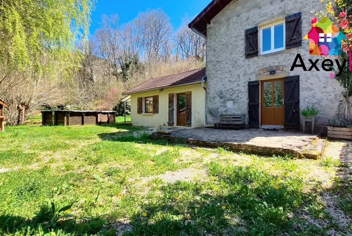 À vendre maison 4 chambres avec terrain et piscine à Chauffailles 