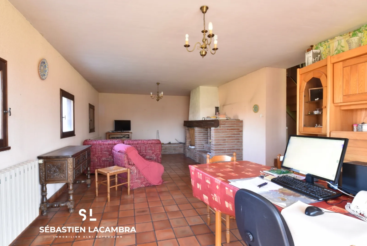 Grande maison ancienne avec terrain et dépendances à Puygouzon proche Albi 