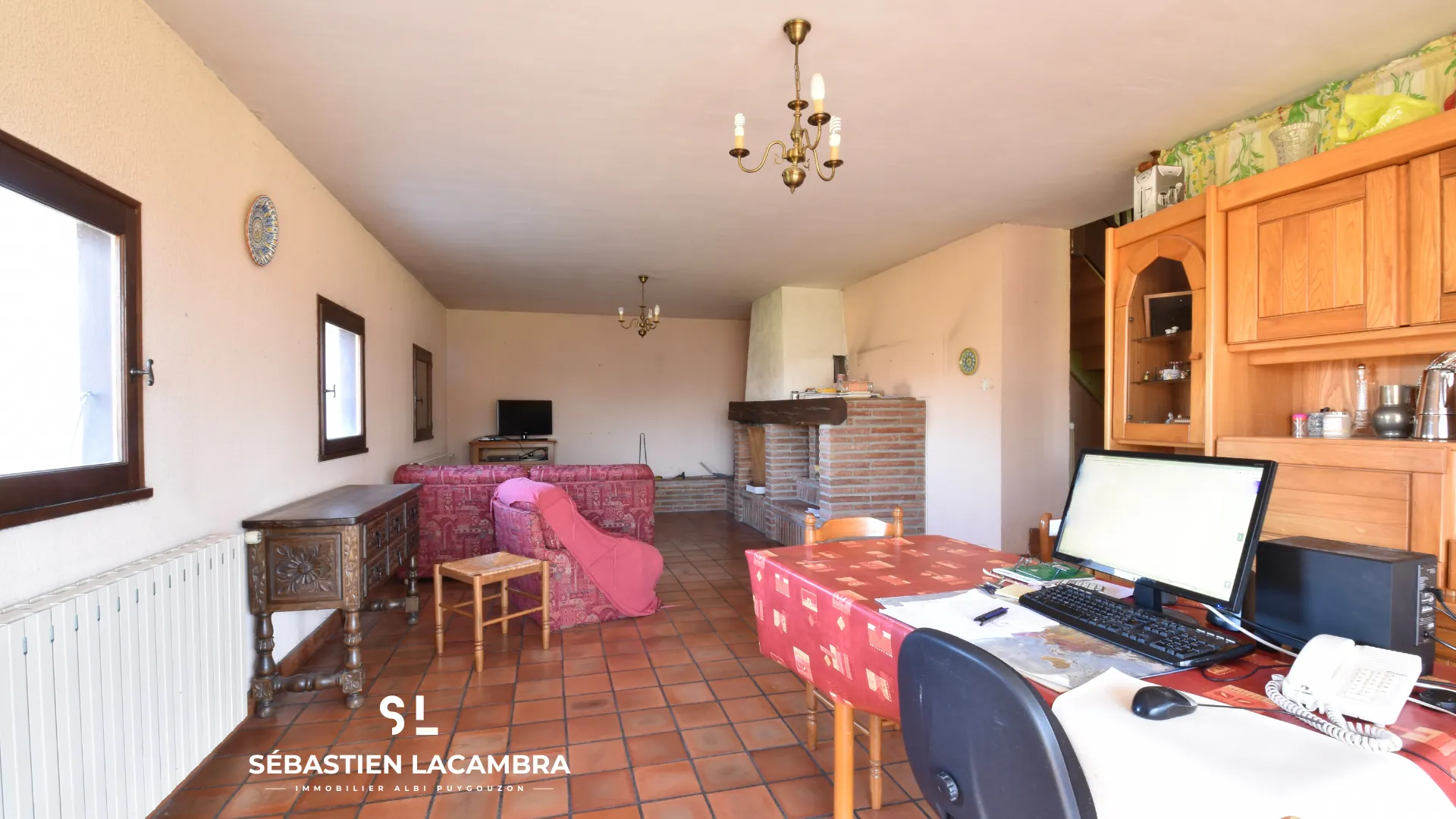 Grande maison ancienne avec terrain et dépendances à Puygouzon proche Albi 