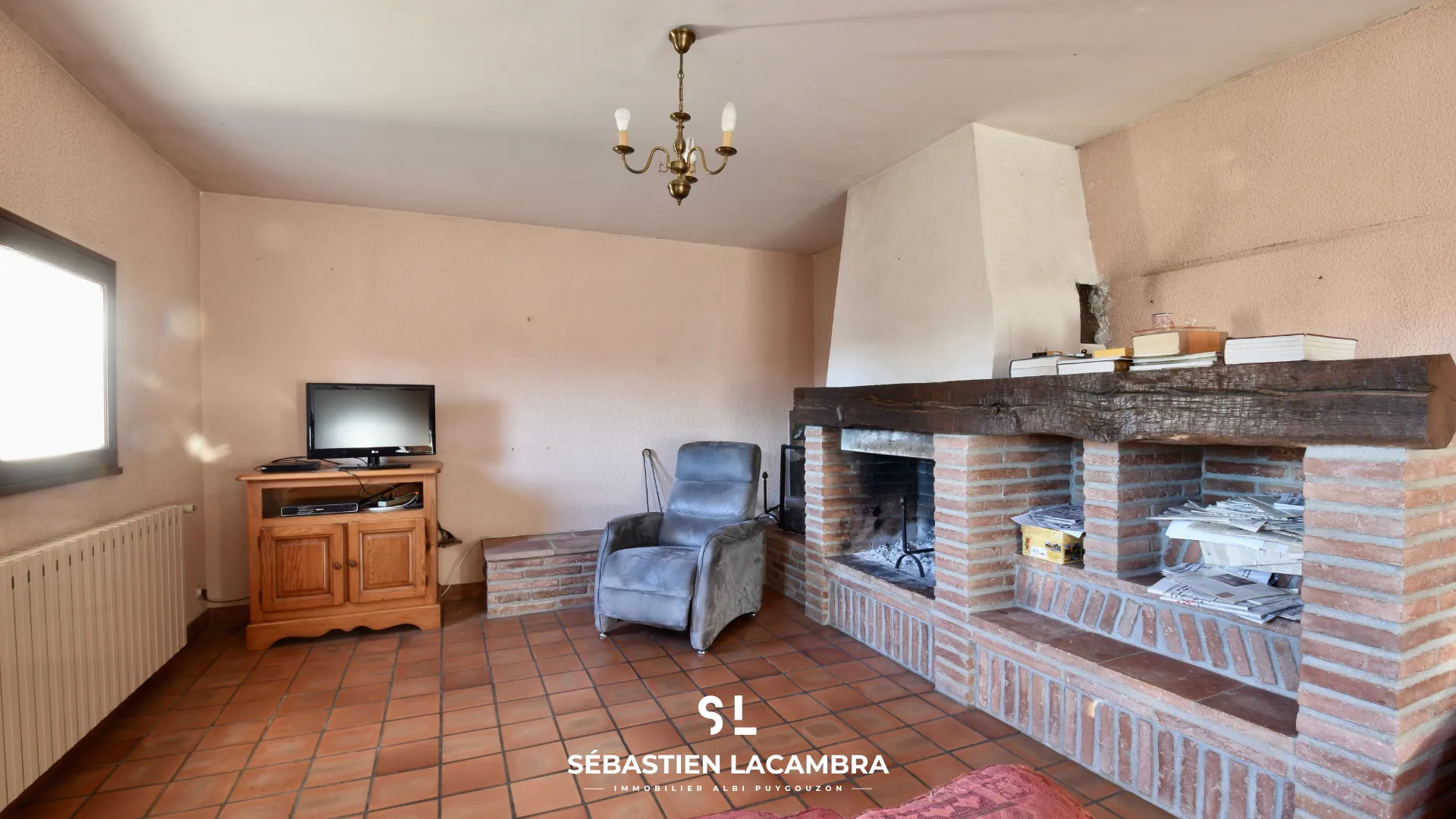 Grande maison ancienne avec terrain et dépendances à Puygouzon proche Albi 