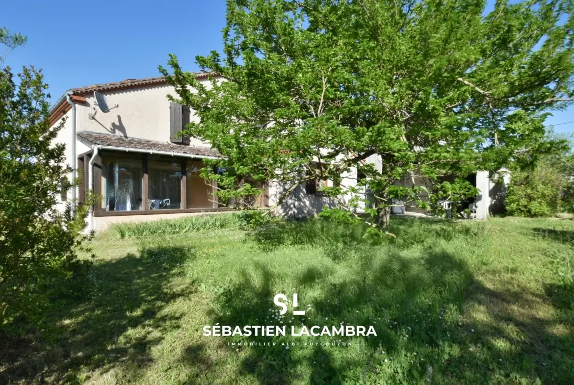Grande maison ancienne avec terrain et dépendances à Puygouzon proche Albi 