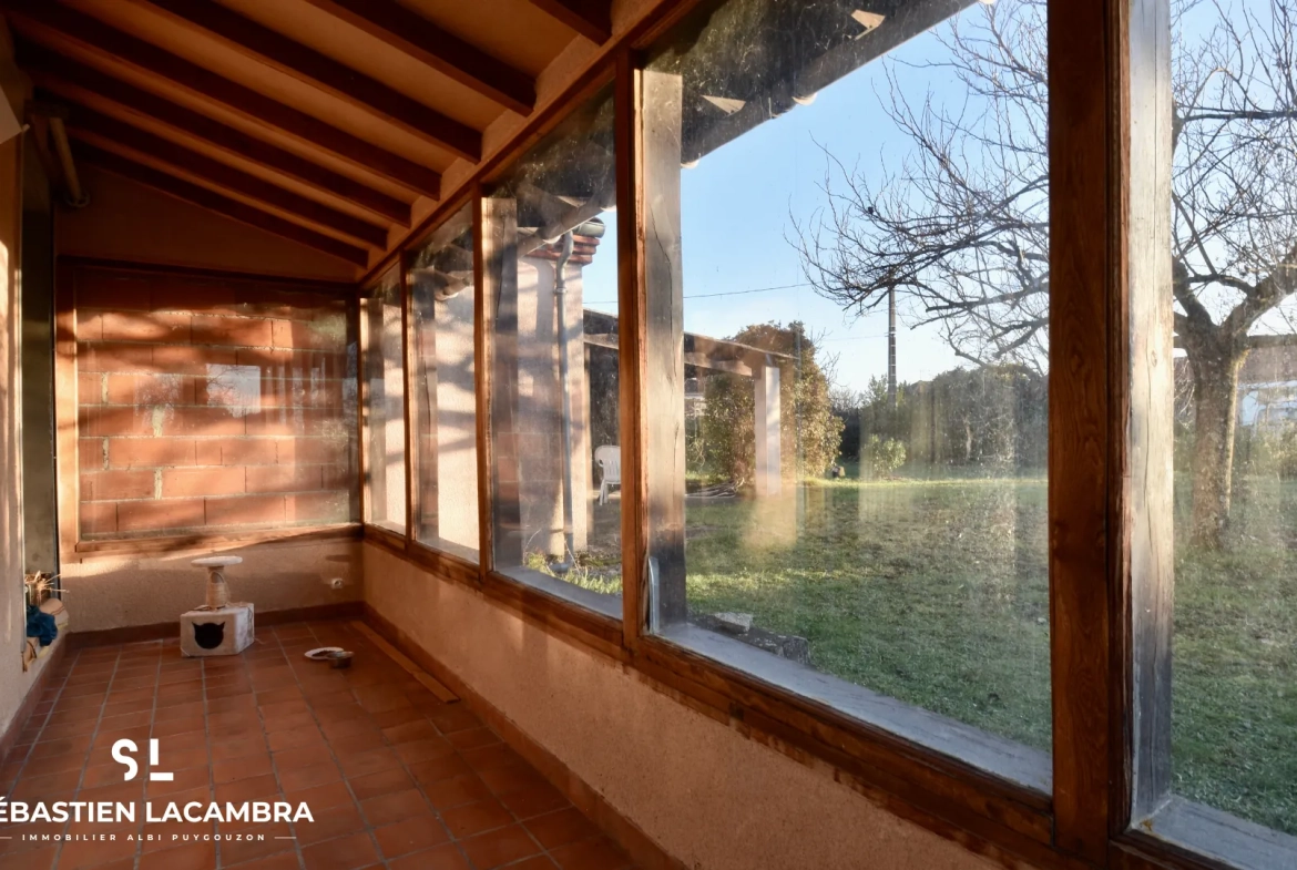 Grande maison ancienne avec terrain et dépendances à Puygouzon proche Albi 