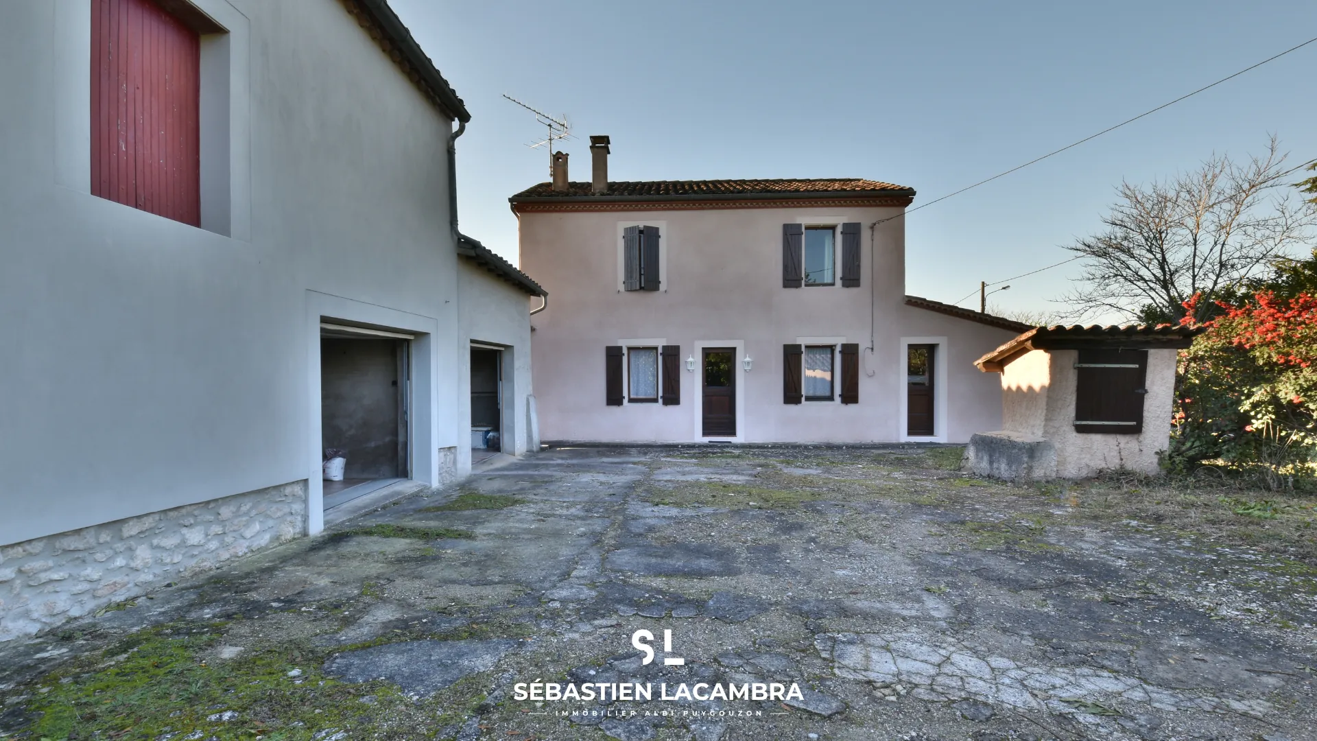 Grande maison ancienne avec terrain et dépendances à Puygouzon proche Albi 