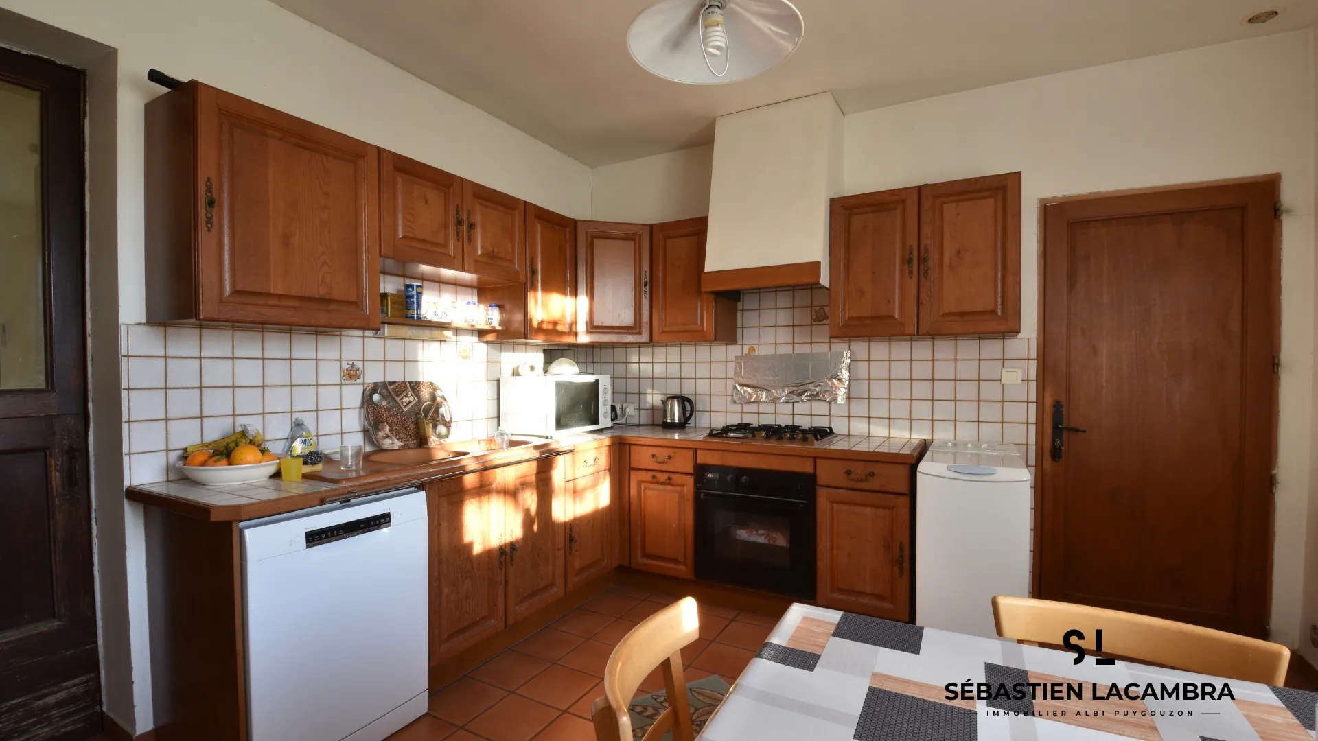 Grande maison ancienne avec terrain et dépendances à Puygouzon proche Albi 