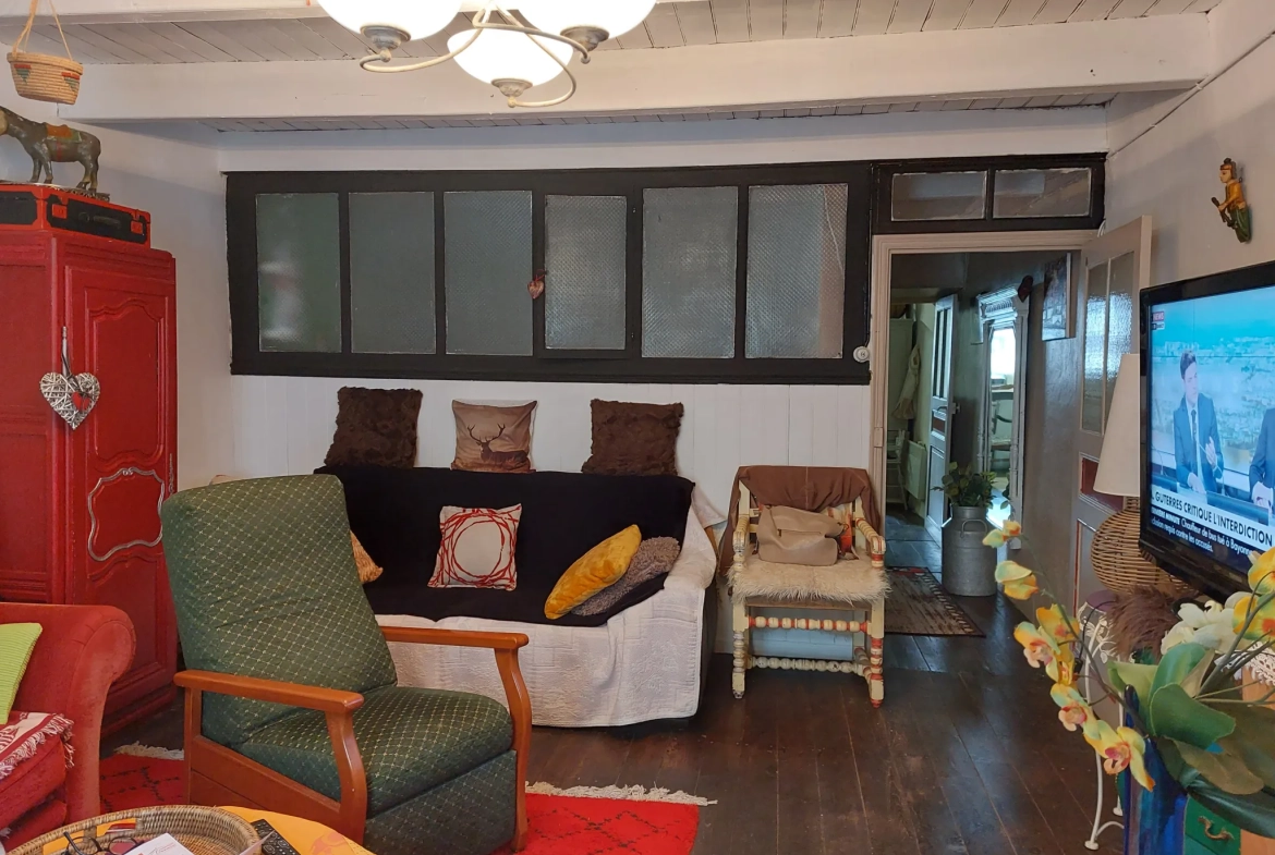 Charmante maison en pierres de 98 m² avec terrasse dans un village du Tarn 
