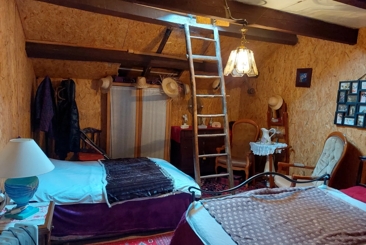 Charmante maison en pierres de 98 m² avec terrasse dans un village du Tarn 