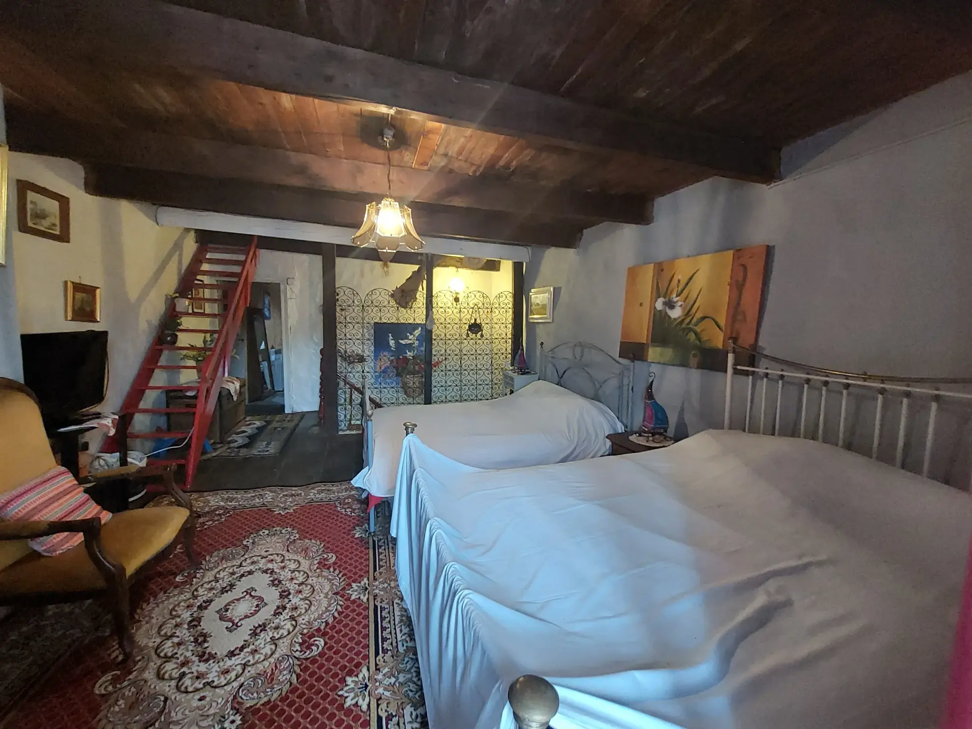 Charmante maison en pierres de 98 m² avec terrasse dans un village du Tarn 